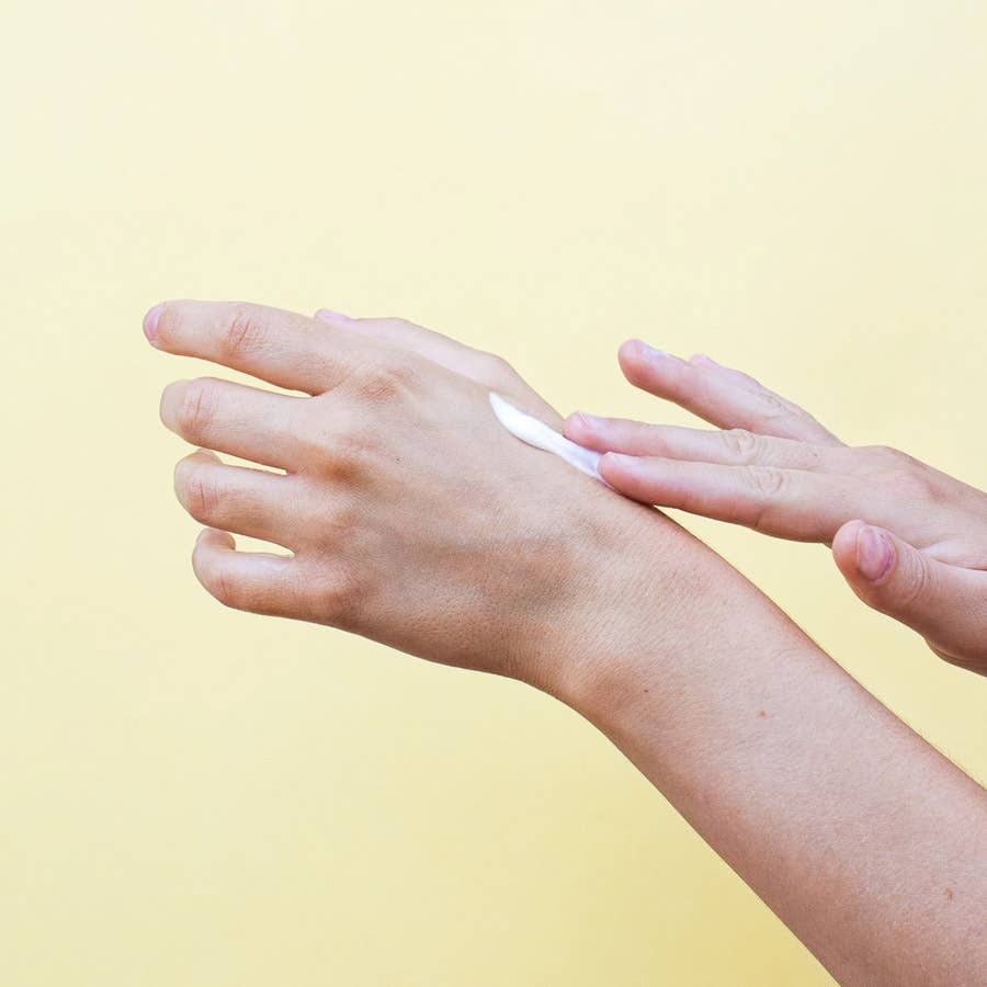 Body Milk med Mandel og Shea Smør – Myk og Nærende Hudpleie